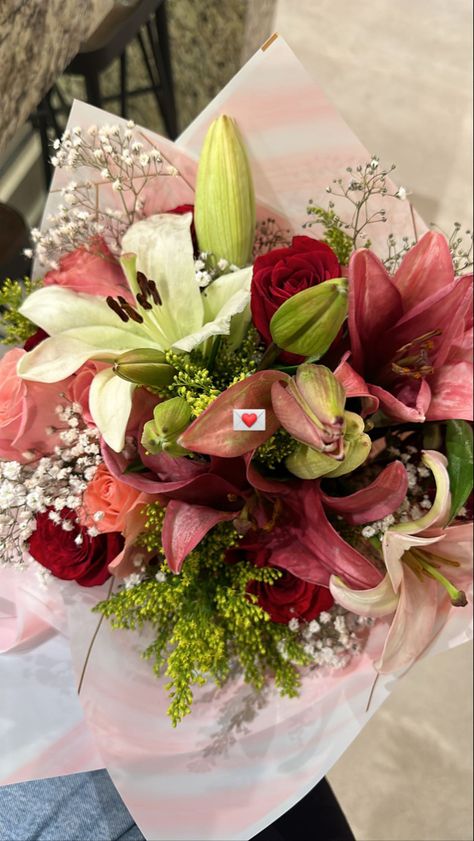 #flowers #flowerbouquet #roses #anniversary #cute #romantic Flowers For Bouquet, Red Flowers Bouquet, Flower Bouquet Aesthetic, Aesthetic Bouquet, Romantic Bouquet, Boquette Flowers, A Bouquet Of Flowers, Flowers Bouquet Gift, Nothing But Flowers