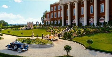 Great Gatsby Nick, The Great Gatsby Movie Scenes, Gatsby House, The Great Gatsby Nick, The Great Gatsby Baz Luhrmann, The Great Gatsby Nick Carraway, Gettysburg College, Country House Exterior, Classical Facade