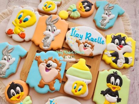 (1) 🩵💛💚🧡 Baby Looney Tunes 🧡💚💛🩵 Muchas fotos... - Abby Dulces Cookies | Facebook Looney Tunes Cookies, Looney Tunes Party, Prince Birthday Party, Prince Birthday, Baby Looney Tunes, 1st Birthday Party Themes, Colorful Invitations, Shower Cookies, Boy Baby Shower Themes