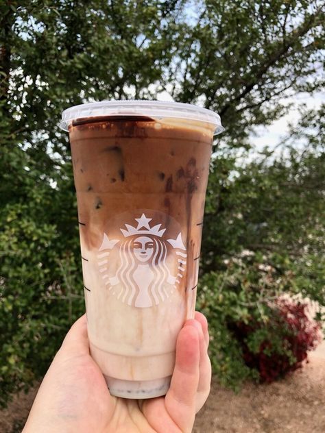 Marble Mocha Macchiato Starbucks Macchiato, Coffee Macchiato, Mocha Macchiato, Menu Starbucks, Mocha Drink, Best Starbucks Drinks, Starbucks Mocha, Cold Starbucks Drinks, Starbucks Drinks Diy