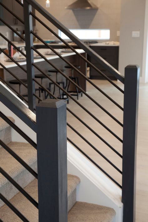 Stair Railing Black Metal, Mid Mod Stair Railing, Types Of Stair Railings, Stair Railing Modern Farmhouse, Modern Hand Railings For Stairs, Stairs And Railing Ideas, Staircase Rails Ideas, Cable Banister Railing, Custom Stair Railing