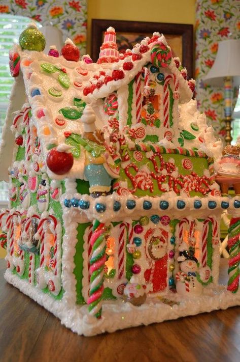 Candy Houses, Wood Gingerbread, Gingerbread Art, Gingerbread House Recipe, Gingerbread House Candy, Gingerbread House Template, Cool Gingerbread Houses, Jul Diy, Gingerbread House Parties