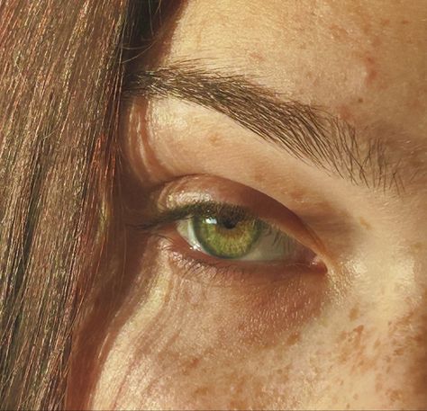 Freckles And Hazel Eyes, Green Eyes With Freckles, Brunette Green Eyes Aesthetic, Green Eyes Girl Aesthetic, Green Eyes Aesthetic Girl, Light Green Eyes Aesthetic, Long Brown Hair Green Eyes, Freckles And Green Eyes, Light Brown Hair Green Eyes