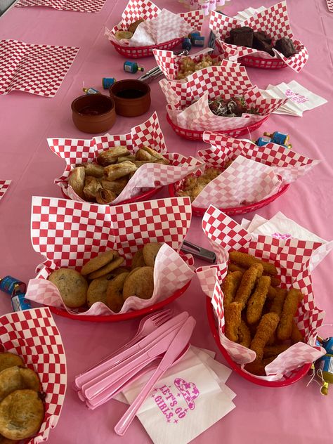 Rodeo Pool Party, Kids Cowgirl Birthday Party, Rodeo Party Food, Rodeo Food, Saloon Party, Rodeo Birthday Party, Theme Snack, Rodeo Birthday Parties, Cowboy Theme Party