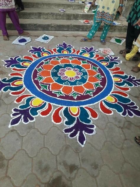 New Year Muggulu Designs, Painting Rangoli Design, Best Rangoli Designs, Best Rangoli, Rangoli Designs For Diwali, Rangoli Designs Simple, Peacock Flower, New Year Rangoli, Easy Rangoli Designs Videos