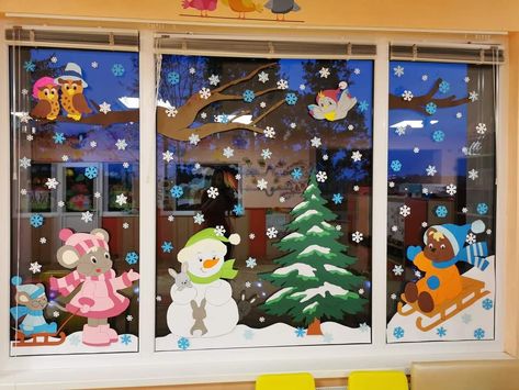 Winter Door Decorations Classroom, Painted Window Art, Diy Paper Christmas Tree, Winter Door Decorations, Christmas Crafts Diy Projects, Fall Arts And Crafts, Creative Kids Crafts, Christmas Window Display, Toddler Arts And Crafts