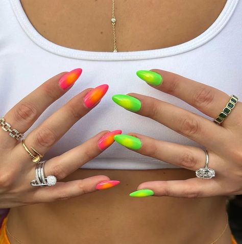 Summer Acrylic Nails Neon Green, Neon Nails Inspiration, Summer Nails Green Neon, Pink And Green Neon Nails, Neon Pink Green Nails, Green And Pink Nail Art, Brat Summer Nails, Neon Nails 2024, Electric Green Nails