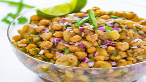 Pakistani Chickpea Salad, Indian Potato Salad, Chana Chaat Recipe Pakistani, Indian Brunch, Gluten Free Potato Salad, Aloo Chana, Tamarind Dressing, Chana Chaat Recipe, Perfect Potatoes