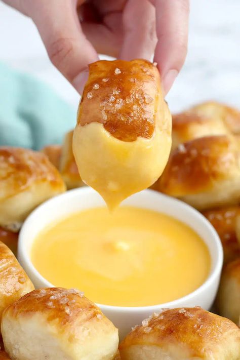 Soft Pretzel Bites Recipe, Emma Food, Pretzel Bites Recipe, Homemade Pretzel, Healthy Breads, Soft Pretzel Bites, Tailgating Food, Pretzel Bites Recipes, Pretzel Dough