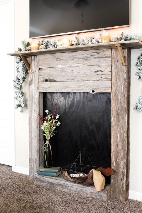 Reclaimed Wood Fireplace Surround, Diy Fireplace Insert Ideas, Faux Mantle Diy, Fake Mantle Ideas, Mantels Ideas Fireplace, Fake Fireplaces, Diy Fireplace Surround, Faux Foyer, Mantle Diy