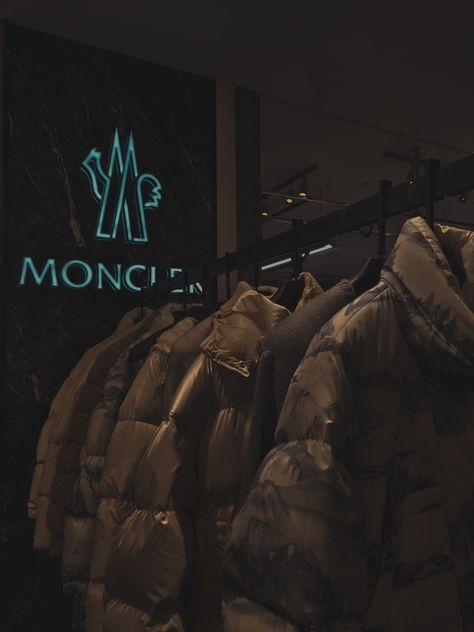 Moncler Wallpapers, Moncler Aesthetic, Dark Luxury Aesthetic, Dark Luxury, Apple Watch Wallpaper, Watch Wallpaper, Luxury Aesthetic, Fashion Icon, Mobile Wallpaper