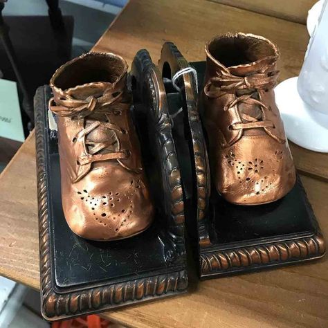 Does preserving your babies shoes as a reminder of those early days appeal to you? Read our guide on bronzing baby shoes to keep your memories alive. Bronze Baby Shoes, Bronze Shoes, Baby Shoes Diy, 1970s Childhood, Gorilla Glue, Shoes Diy, Baby Memories, Black Oil, Small Containers