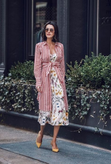 86e8f7ab32cfd12577bc2619bc635690 Fashion Articles, Summer Attire, 가을 패션, Pattern Mixing, Mode Vintage, Mixing Prints, Mode Inspiration, Outfit Idea, Look Chic