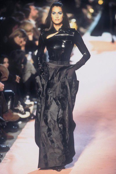 90's Supermodels, Model Off Duty Style, Yasmeen Ghauri, Vintage Runway, Christian Dior Haute Couture, Petite Fashion Tips, Dior Haute Couture, 1920s Fashion, Fashion Quotes