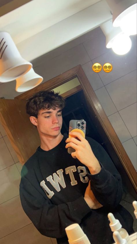 White Boy Haircut, Men Selfie Ideas, Face Selfie Ideas, Teen Guys Haircuts, Selfie Guy, Loose Perm, Taper Fade Short Hair, Brown Hair Boy, Short Grunge Hair