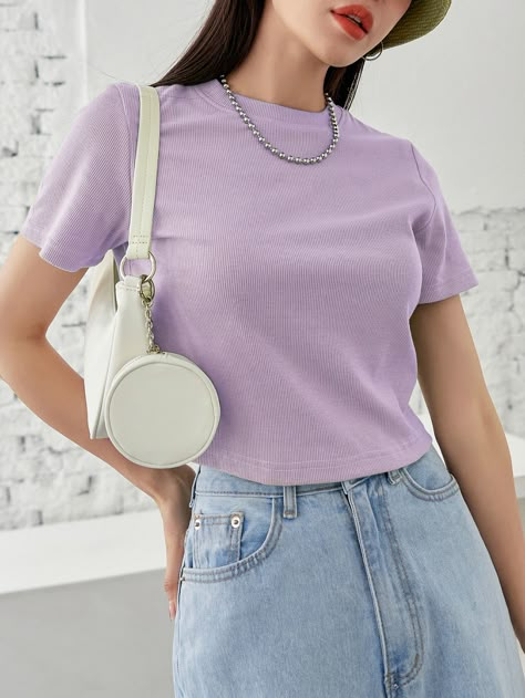 Camiseta Sólida Acortada De Punto De Costilla Lila Púrpura Casual  manga corta Tela Liso  Estiramiento medio  Women Clothing, size features are:Bust: ,Length: ,Sleeve Length: Purple Top Outfit, Lilac Crop Top, Lilac Blouse, Lilac Top, Purple Crop Top, Purple Tee, Light Jeans, Easy Trendy Outfits, Crop Top Outfits