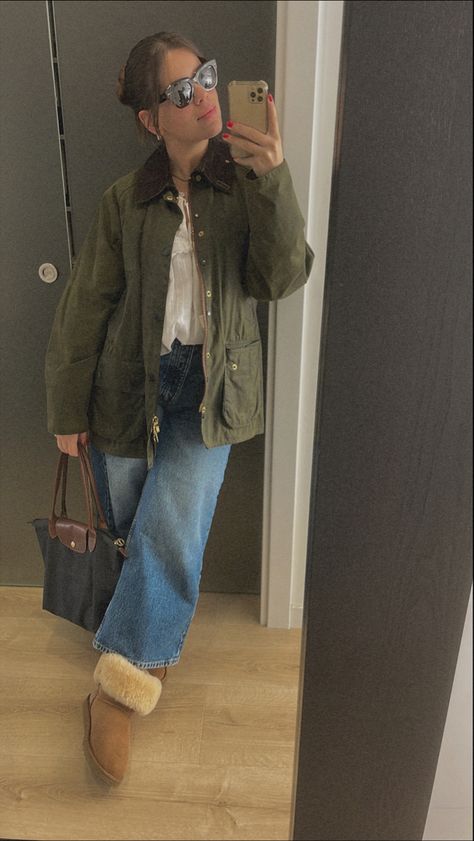 Green Cord Jacket Outfit, Barbour Waxed Jacket Women, Barbour Bedale Women Outfit, Womens Barbour Jacket Outfit, Green Barn Jacket Outfit, Styling Barbour Jacket, Women’s Barbour Jacket Outfit, Wax Coat Outfit, Barbour Jacket Aesthetic