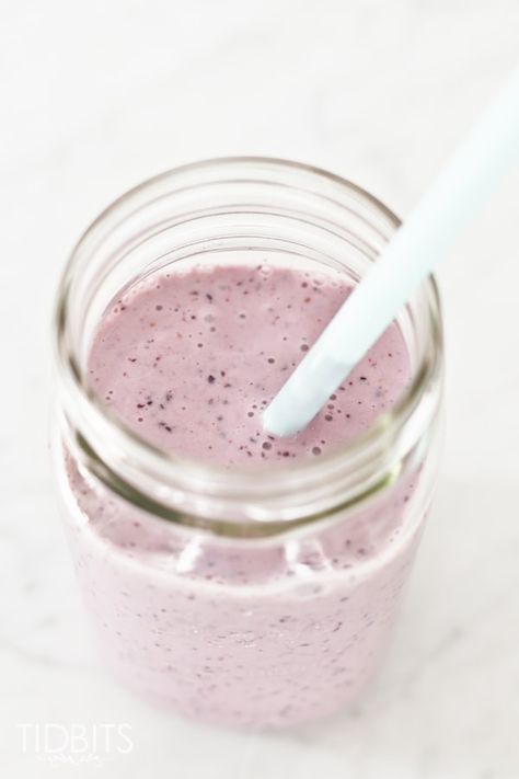 Kefir Elderberry Blueberry Smoothie - your digestive and immune systems will thank you!! Blueberry Kale Smoothie, Best Mojito Recipe, Kale Smoothie Recipes, Elderberry Recipes, Mint Water, Power Smoothie, Blueberry Smoothie, Kale Smoothie, Summer Drink Recipes