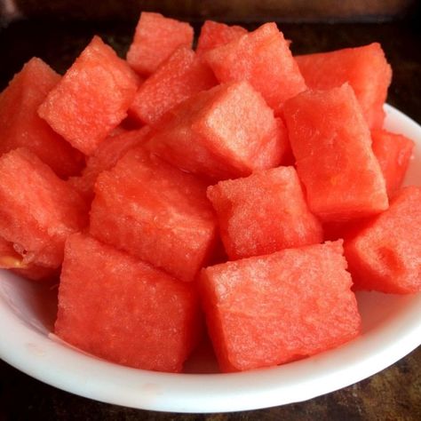 Cubed Watermelon Cubed Watermelon, Watermelon Cubes, Watermelon Uses, Food Basics, Cut Watermelon, Squat Workout, Table Talk, Watermelon Red, Basic Recipes