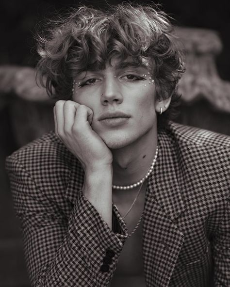 Vinnie Hacker, Curly Hair, Black And White, Makeup, Hair, On Instagram, White, Instagram, Black