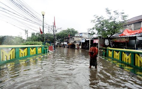 Menurut Badan Penanggulangan Bencana Daerah (BPBD) DKI Jakarta, tercatat hujan dengan intensitas sangat lebat yang terjadi di sekitar wilayah Jakarta Barat. Jakarta