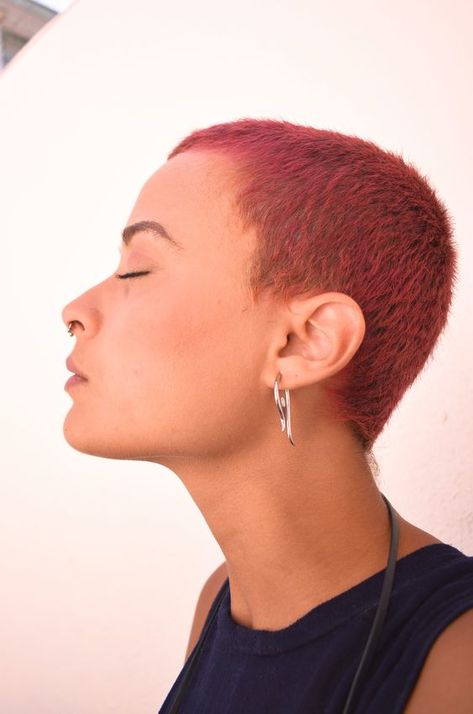 17 Gorgeous Fall Hair Colors for Pixie Cuts in 2023 - thepinkgoose.com Red Buzzcut Women, Ginger Buzzcut, Red Buzzcut, Hair Color For Tan Skin, Bald Beauty, Hair Color Brown Chestnut, Haircut Idea, Cropped Hair, Buzz Cut Women