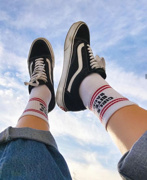 Vans With White Socks, Cloud Leopard, Socks Photoshoot, Vans Oldschool, Old School Outfits, Tennis Vans, Clouded Leopard, Shoes Photography, Sneaker Games