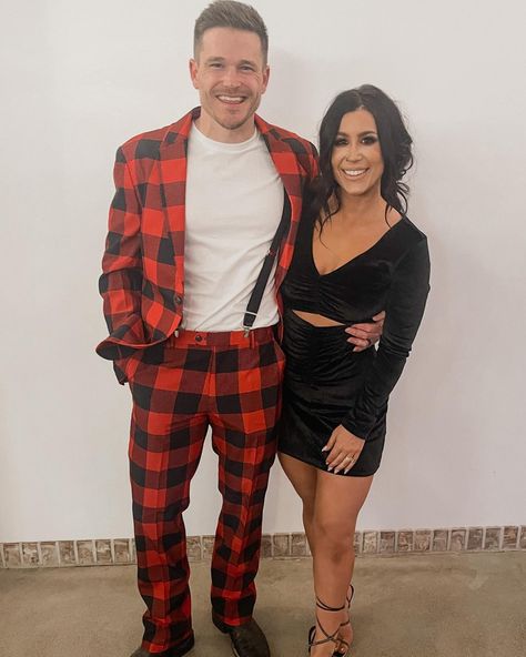 Teen Mom 2 alum Chelsea Houska has landed her own HGTV series. #16andPregnant #TeenMom2 #ChelseaHouska Teen Mom 2 Chelsea, Cole Deboer, Teen Mom Chelsea, Teen Mom Mtv, Stylish Mom Outfits, Chelsea Houska, Chelsea Deboer, Teen Mom Og, Trendy Mom Outfits