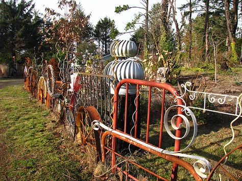 Fence Unique Fences, Natural Fencing, Rustic Fencing, Upcycled Fence, Unique Fence Ideas, Build A Fence, Garden Business, Garden Fences, Deer Fence