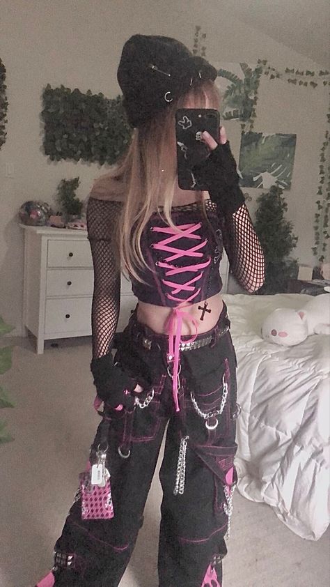 Pastel Punk Clothes, Cute Alt Fashion, Punk Style Outfits Girly, Goth Baddie Aesthetic Outfits, Cute Emo Outfits Pastel Goth, Hot Pink Emo Outfit, Hot Pink Punk Aesthetic, Color Goth Outfits, Hot Pink Punk Outfits