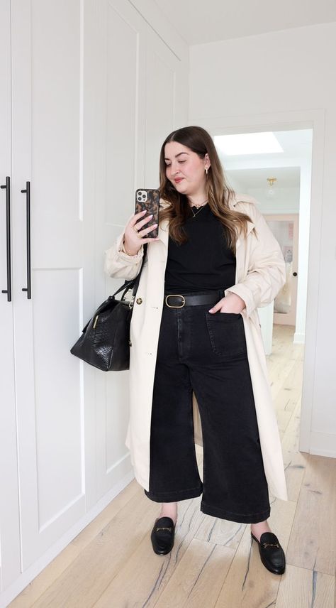 Plus size trench coat, cropped black denim - classic outfit for fall and spring Curvy Work Outfit, Wide Leg Trousers Outfit, Trench Outfit, Simple Winter Outfits, Plus Size Winter Outfits, Look Office, Plus Size Looks, Plus Size Fall Outfit, Look Plus Size