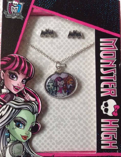 cool Monster High Charm Pendant Necklace & Earrings Set Kids Jewelry Check more at http://harmonisproduction.com/monster-high-charm-pendant-necklace-earrings-set-kids-jewelry/ Monster High Aesthetic Clothes, Monster High Necklace, Monster High Earrings, Monster High Merch, Monster High Stuff, Monster High Jewelry, Monster High Accessories, Monster High Bedroom, Monster High Aesthetic