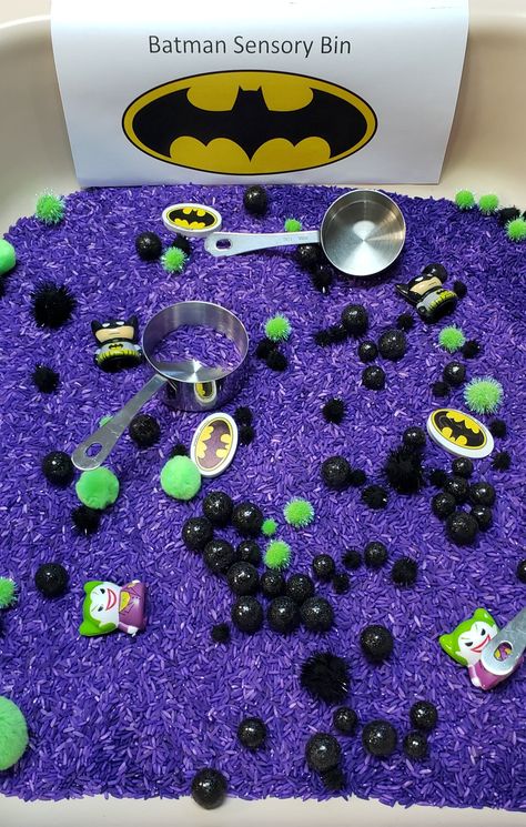 Batman Sensory Bin Superhero Tough Tray, Superhero Sensory Bin Preschool, Spider Man Sensory Bin, Superhero Toddler Activities, Super Hero Sensory Bins, Super Hero Party Activities, Superhero Tuff Tray, Superhero Activity Preschool, Superhero Sensory Play