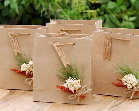 happyceremonies - Etsy UK Unique Paper Bag, Wedding Hotel Bags, Paper Bag Design, Creative Gift Wraps, Welcome Bag, Elegant Hotel, Gifts Wrapping Diy, Kraft Bag, Wedding Gift Bags