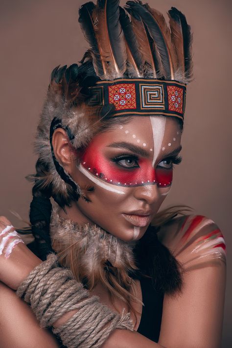 Red Indian Makeup, American Indian Makeup Halloween, Face Painting Photography, Indian Halloween Makeup, Native Indian Makeup, Feather Makeup Look, Halloween Indian Makeup, Native American Makeup Women, Native Face Paint