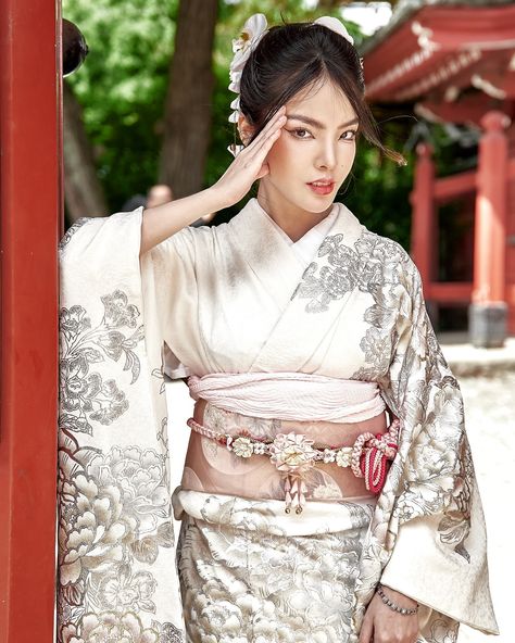 🌸✨ Get ready to slay in the next kimono season! 📸✨ More inspiration for the next kimono season. Is it too early to start thinking about next kimono season? Taking bookings for the kimono photoshoot from September. Let’s capture your inner beauty and elegance in a stunning kimono ensemble! 💕📸 So excited to help you shine bright in traditional Japanese fashion! 💫 #WhiteKimono #KimonoPhotography #TokyoFashion #FluorideBeauty #PhotographerLife #FashionInTokyo #KimonoLove #WhiteKimonoStyle #Fluor... Kimono Over Dress, Japanese Geisha Drawing, Japanese Wedding Dress, Japanese Wedding Kimono, Kabuki Costume, Japanese Traditional Clothes, Kimono Outerwear, Kimono Japan, Traditional Japanese Kimono