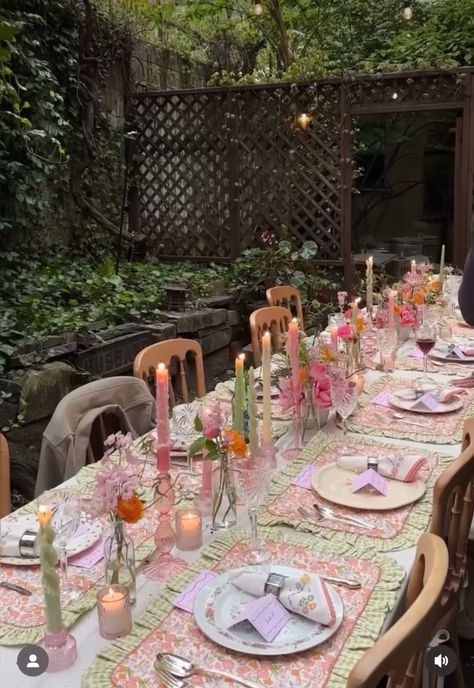 Dinner Hosting Ideas, Garden Theme Birthday, Secret Garden Party, Spring Birthday Party, Secret Garden Parties, Flower Birthday Party, Vintage Garden Parties, Garden Party Theme, Outdoor Dinner Parties