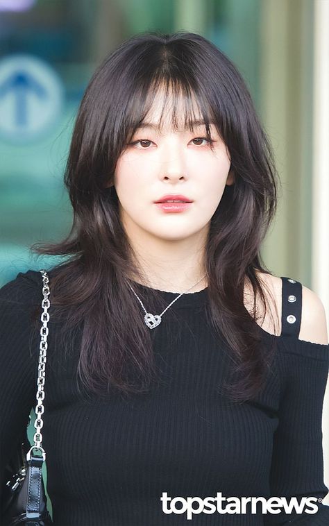 Hime Haircut Short Hair, Hime Cut Short Hair, Y2k Haircuts, Hime Cut, Hair Inspiration Long, Kpop Hair, Hair Inspiration Short, Hairstyles For Layered Hair, Haircuts For Medium Hair