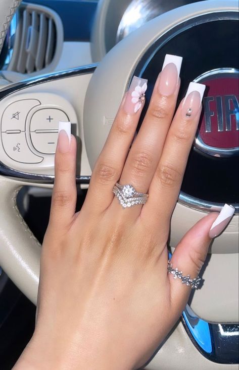 White French Tips, Quince Nails, Pink Tip Nails, Quinceanera Nails, Acrylic Nails Nude, White Tip Nails, Wedding Nails French, White Acrylic Nails, French Tip Acrylic Nails