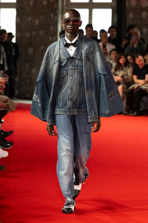 All Blue Outfit, Denim Couture, Paris Fashion Week Men, High Fashion Men, Denim Men, Vintage Wrangler Jeans, Vogue Men, Denim Ideas, Fashion Design Portfolio