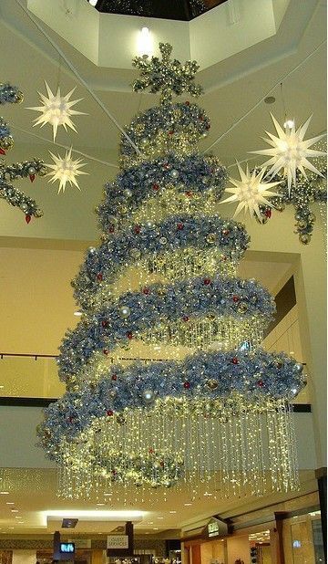 Maybe my spiral tree with icicle lights? Decor Ideas For Christmas, Winter Decor Ideas, Spiral Christmas Tree, Contemporary Christmas Trees, Fete Saint Patrick, Best Christmas Tree, Cozy Winter Decor, Alternative Christmas Tree, Unique Christmas Trees