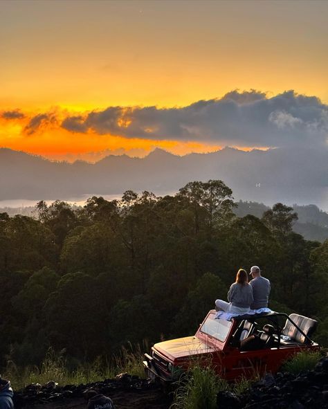 Seeing Mount Batur in person is way more amazing than any words can describe. 😍 As I mentioned in stories (check Ubud highlights) Mount Batur is an active volcano. There are different ways to explore Mount Batur. One popular choice is a sunrise trek, where you hike up early in the morning with a guide. Another option is a jeep tour, which is what we did. 🌋 The whole experience cost us about 50-60€ (but you might be able to bargain!). That covered everything from getting picked up and droppe... Bali Volcano, Mount Batur, Early In The Morning, Active Volcano, Ubud, Early Morning, Volcano, In The Morning, The Morning