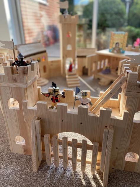 Wooden Castle, Toy Castle, Kids Play Spaces, Art Toys Design, Doll House Plans, Kids Wooden Toys, Small World Play, Block Toys, Wood Toys