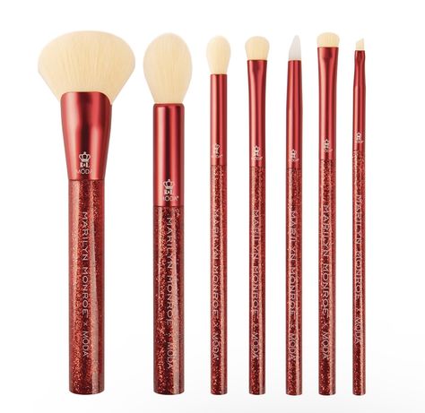 Marilyn Monroe Signature, Bamboo Makeup Brushes, Bamboo Makeup, Blending Eyeshadow, Makeup Brush Kit, Red Makeup, Eye Makeup Brushes, Red Carpet Ready, Professional Makeup Brushes