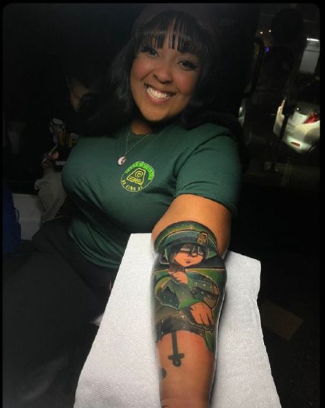 anime, blackink, black ink, greenink, green ink, tattoo, anime tattoo, black girls with tattoos, colorful tattoos, green and black tattoos Atl Tattoo, Green Tattoo Ink, Hand Tattoo Cover Up, Green Tattoo, Dark Skin Tattoo, Skin Color Tattoos, Tattoo Party, Green Tattoos, Her Tattoo