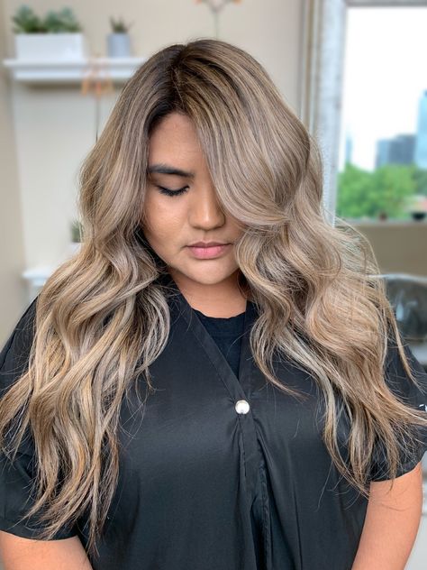 Blonde Latinas, Cute Latina Hairstyles, Hispanic Girl, Girl With Blonde Hair, Latina Hair, Tan Skin Blonde Hair, Edgy Haircuts, Blonde Hair Girl, Dark Blonde Hair