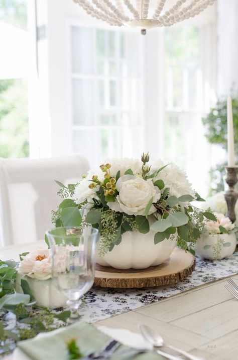 Farmhouse Table Wedding Decor, Farmhouse Table Wedding, Eucalyptus Diy, Thanksgiving Table Settings Elegant, Green Farmhouse, Farmhouse Table Setting, Farmhouse Table Centerpieces, Farmhouse Table Decor, Eucalyptus Bouquet