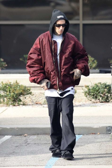 Vetements Hoodie Outfit, Travis Barker Outfit, Balenciaga Outfit Mens, Styling Aesthetic, Balenciaga Outfits, Vetements Hoodie, Balenciaga Outfit, Hip Hop Wear, Big Jeans