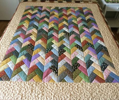 Prairie Braid Quilt - Free Pattern Chevron Quilts Ideas, French Braid Quilts, Colchas Quilting, Braid Quilt, Jelly Roll Patterns, Jelly Roll Quilt Patterns, Quilt Modernen, Fair Isles, Scrap Quilt Patterns