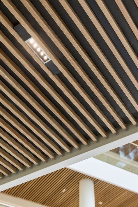 iGuzzini - Lighting Innovation For People Decorative Ceiling Panels, Wood Slat Ceiling, Wooden Ceiling Design, Interior Architects, Timber Ceiling, Ceiling Design Modern, Ceiling Detail, Kitchen Ceiling, Wooden Ceilings